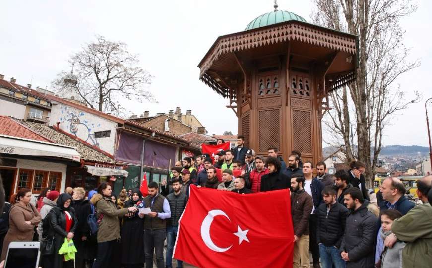 Državljani Turske protestovali u Sarajevu: Dešavanja u Holandiji neprihvatljiva