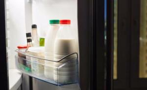 Zbog čega mlijeko ne treba čuvati u vratima frižidera