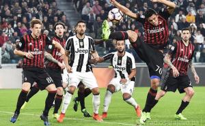 Igrači Milana demolirali svlačionicu Juventusa i napisali 'lopovi!'