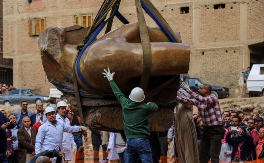 Arheološki tim nastavlja izvlačenje statua starih 3.300 godina