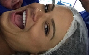 Manekenka napravila selfi carskog reza i uhvatila osmijeh svoje bebe