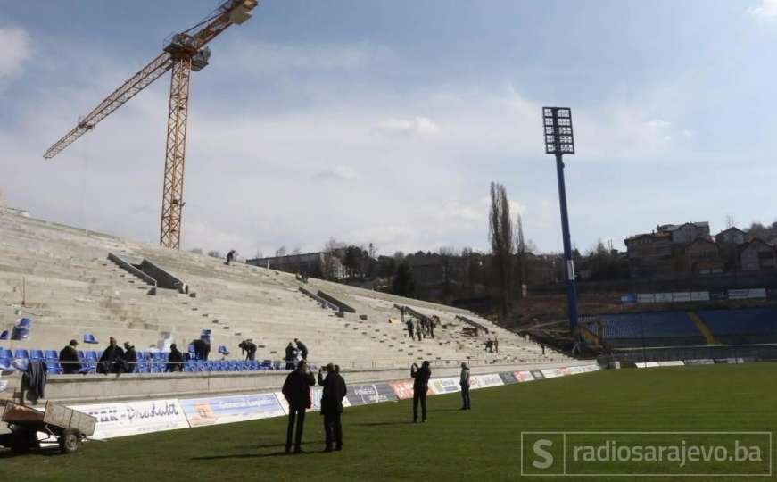 Počelo postavljanje stolica na istočnu tribinu stadiona Grbavica