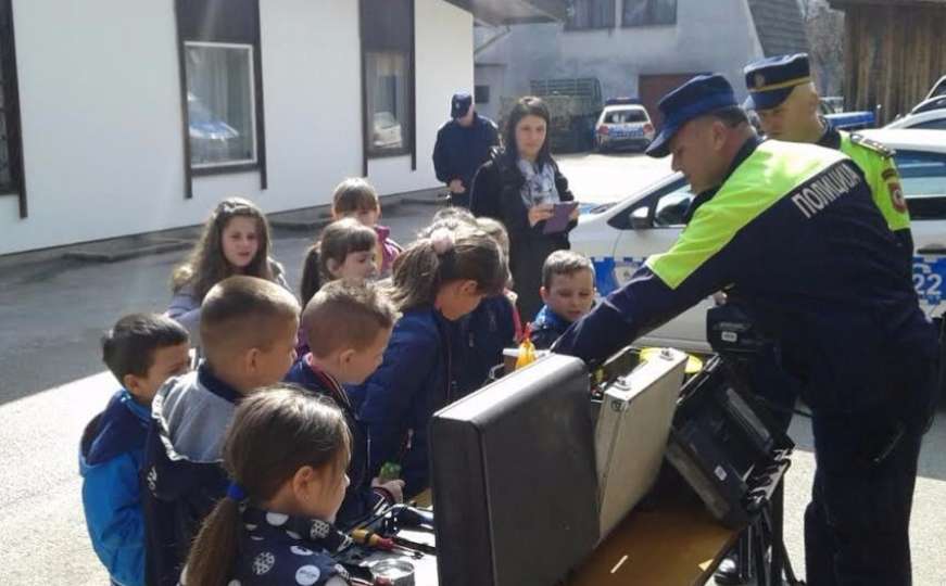 Policajci Mrkonjić Grada ugostili najvažnije goste: Dječicu 