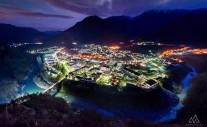 Jablanica večeras, kao mala metropola