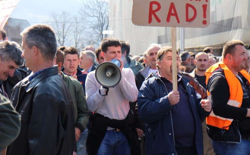 Radnici Željeznica RS-a krenuli u protestnu šetnju 