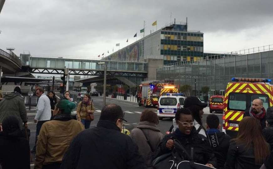 Pucnjava na aerodromu u Parizu, ubijen muškarac