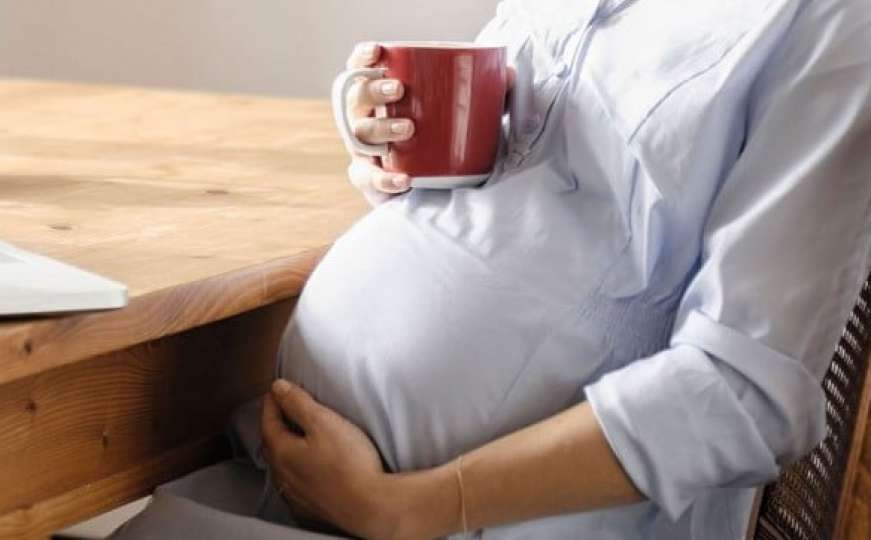 Odgovor na često pitanje: Da li trudnice smiju piti kafu?