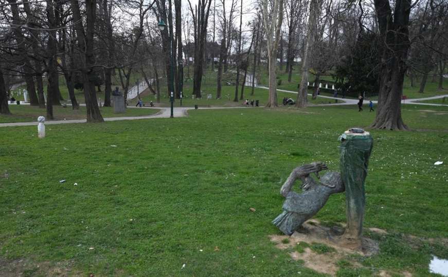 Pušten na slobodu državljanin Hrvatske koji je oštetio skulpturu "oca Rame"