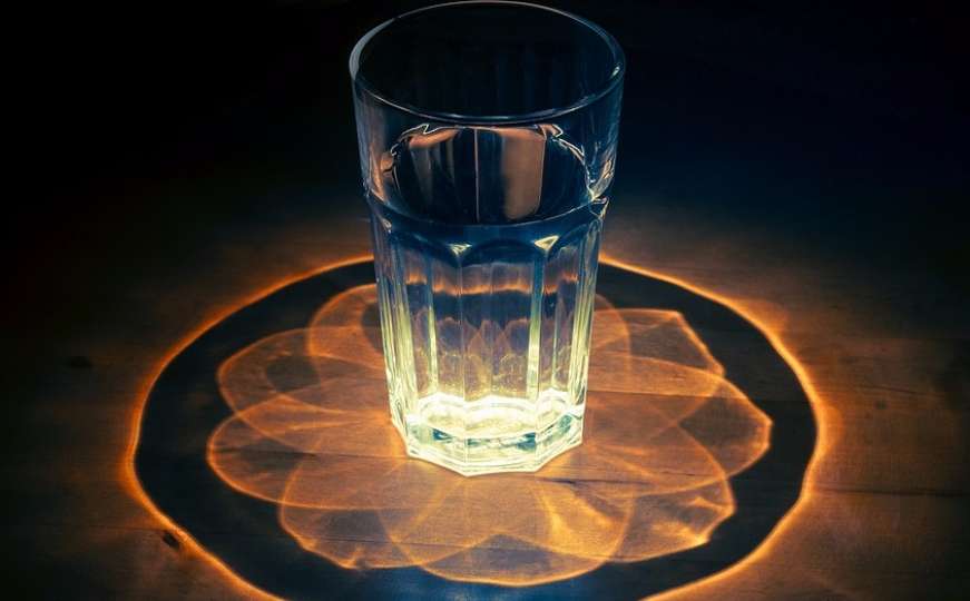 Kako čaša vode otkriva negativnu energiju u vašem domu?