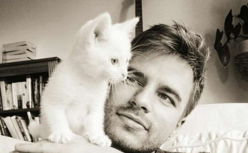 Zgodni momci sa svojim mačkama: I dalje najprivlačniji Instagram 