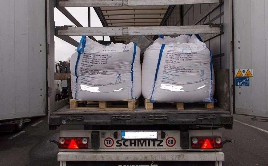 Šok za policiju: Vozač iz BiH ovako je prevozio 24 tone natrij-karbonata