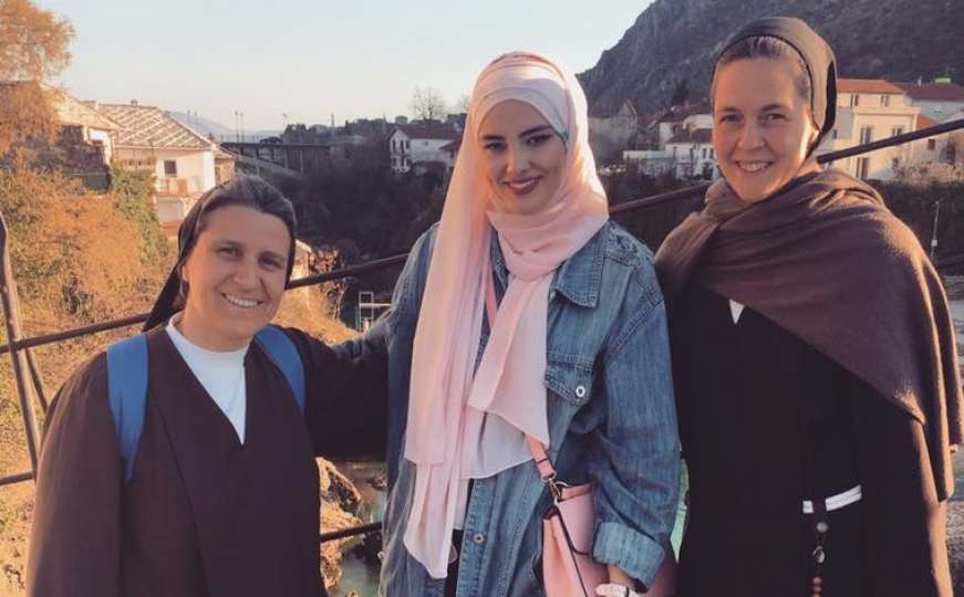 Mostar: Časne sestre i djevojka s hidžabom osvojile internet
