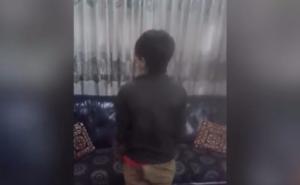 Jezivo: Dječak okreće glavu za 180 stepeni