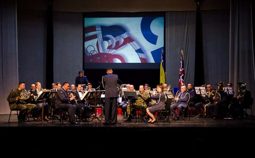 Uz "Happy" Pharrella Williamsa završen koncert britanskog i bh. vojnog orkestra