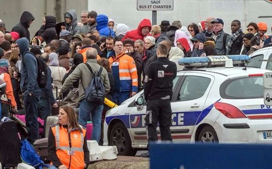 Pucnjava u Francuskoj: Ranjene tri osobe, napadač u bijegu