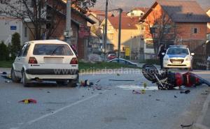Teška saobraćajna nesreća u Prijedoru: Povrijeđen motociklista
