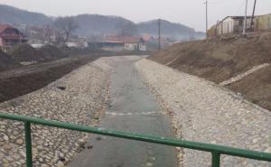 Starac spašen nakon pada u korito rijeke