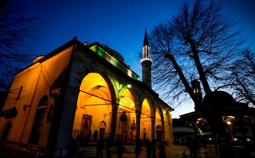 Uz dove i zikr u džamijama: Muslimani obilježavaju Lejletul-regaib
