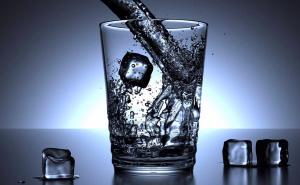 Tradicionalna indijska medicina: Kada smijete piti hladnu, a kada toplu vodu