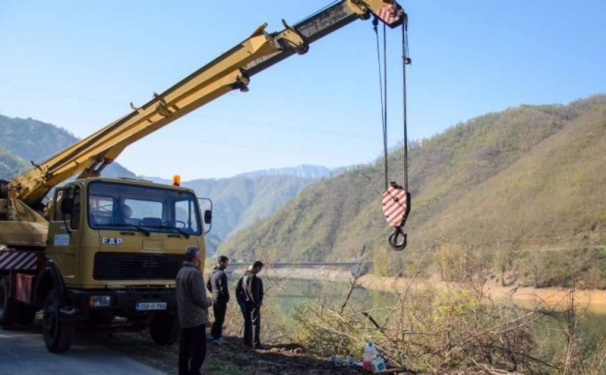 Novi detalji nesreće: Pronađen automobil u Jablaničkom jezeru