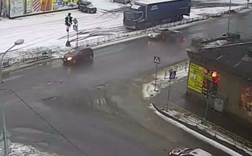 Neuništiva Lada Niva: Omogućila vozaču bijeg s mjesta nesreće koju je izazvao