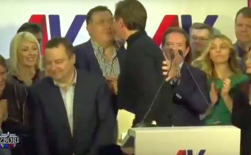 Suze, trubači, Dodik i šampanjac: Kako je Vučić proslavio pobjedu