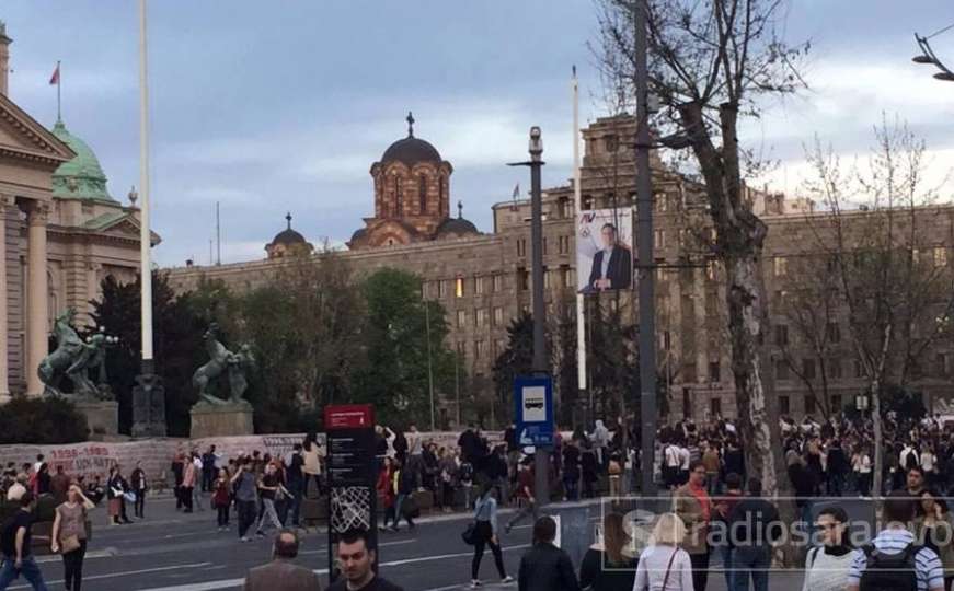 U Beogradu i Novom Sadu: Protesti zbog Vučićeve pobjede