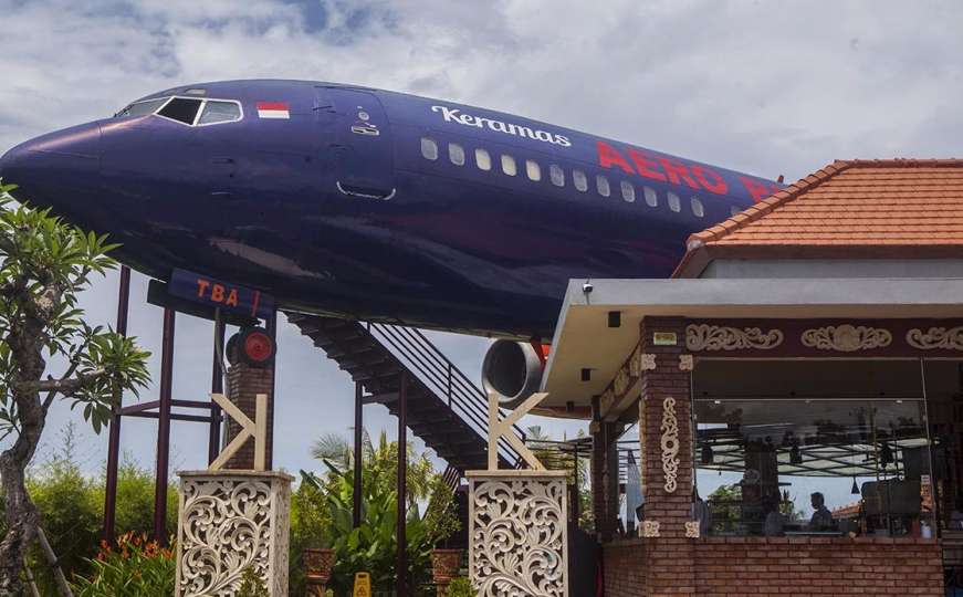 Putnički avion pretvoren u luksuzni restoran na Baliju