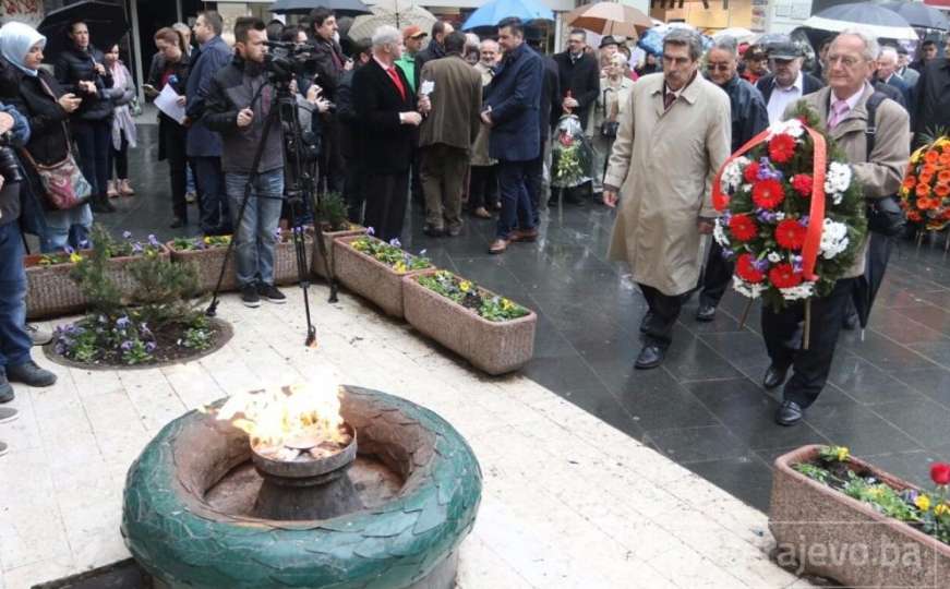 Obilježavanje Dana grada: Položeno cvijeće ispred Vječne vatre