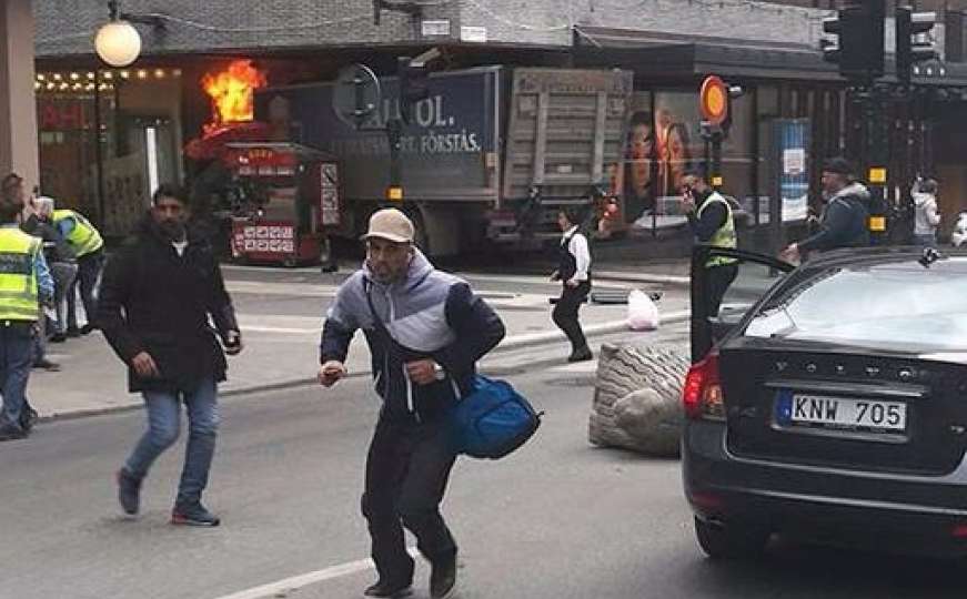 Drama u Stockholmu: Kamionom se zaletio na pješake, nekoliko poginulih