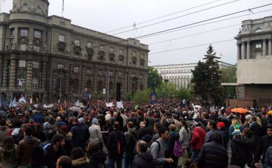 Šesti dan protesta u Beogradu počeo uz "Marš na Drinu"