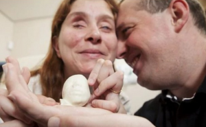 Slijepi par prvi put mogao da "vidi" nerođenu bebu