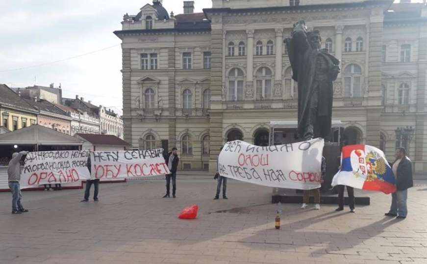 Na kontraprotestu u Novom Sadu se okupilo osam ljudi