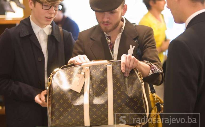 Zbog pada funte Louis Vuitton torbice su sada najjeftinije u