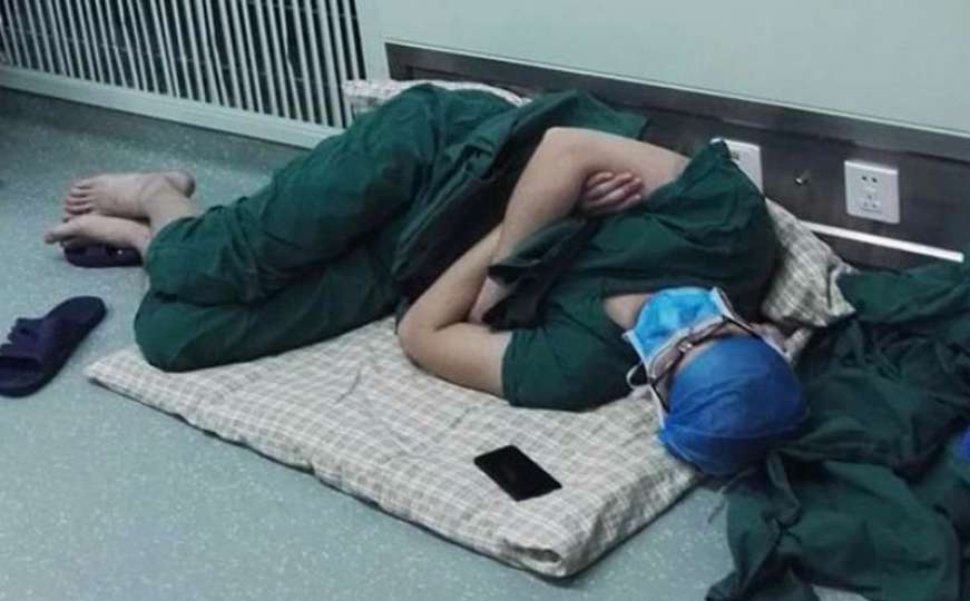 Pao s nogu: Hirurg koji spava postao junak društvenih mreža