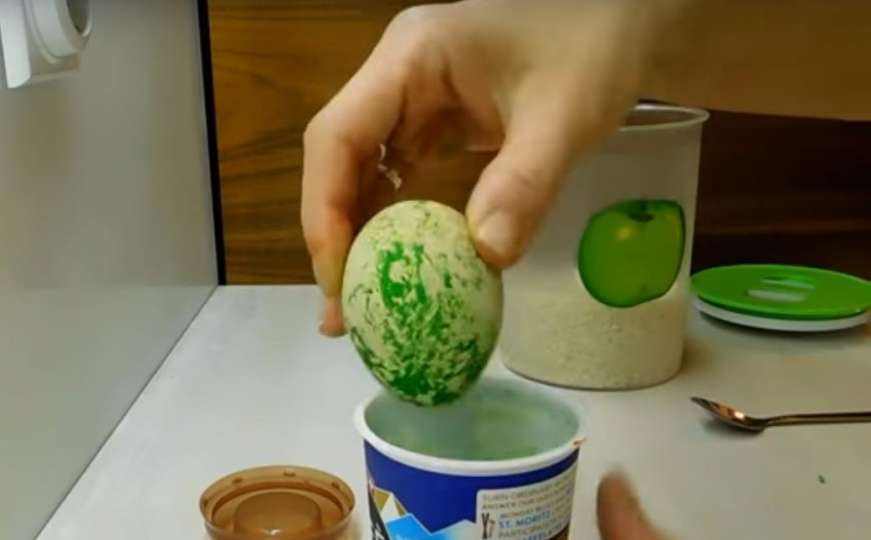 Zadivljujući rezultati: Uskrsna jaja bojena vatom 