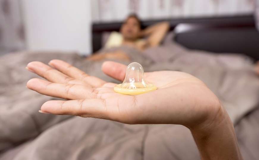 Salon za masažu: Policija otkrila bordel jer su korisnici kondomima začepili odvod