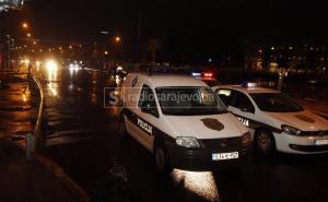 Jedna osoba prebačena na KUM: Sudar automobila i motocikla na ulazu u Vogošću