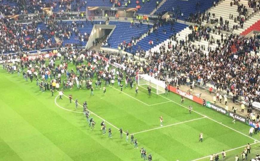 Haos u Lyonu: Utakmica Olympique - Bešiktaš kasni 50 minuta