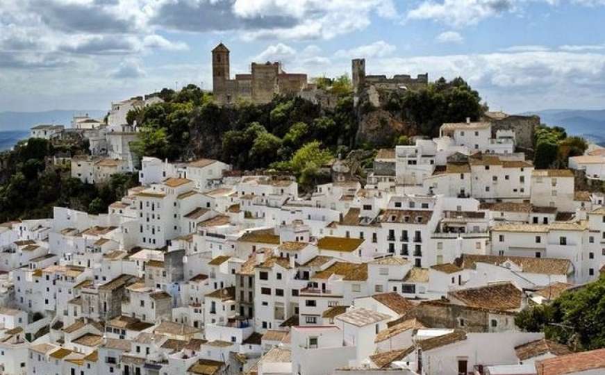 Španski grad iz snova: Svi rade, vlast vam pravi kuću, a plate su 1200 eura