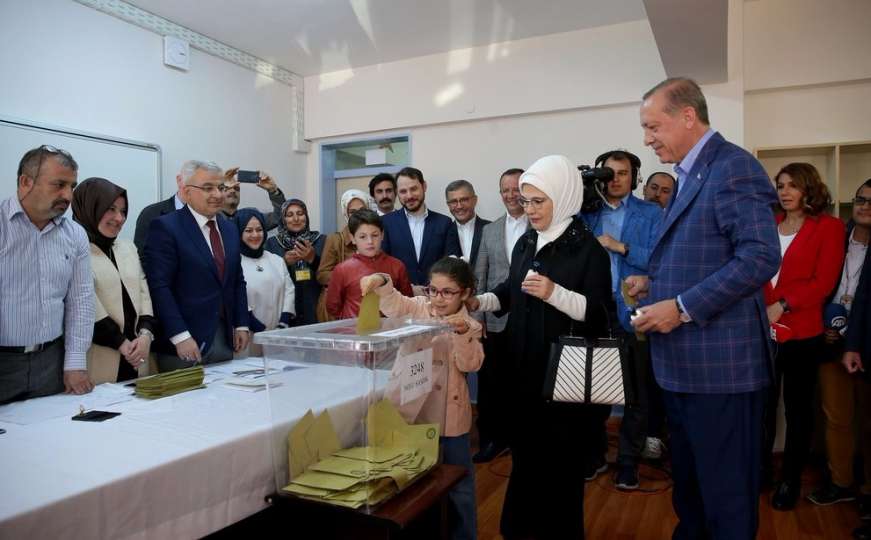 Erdogan glasao na referendumu: Narod danas bira promjene za budućnost