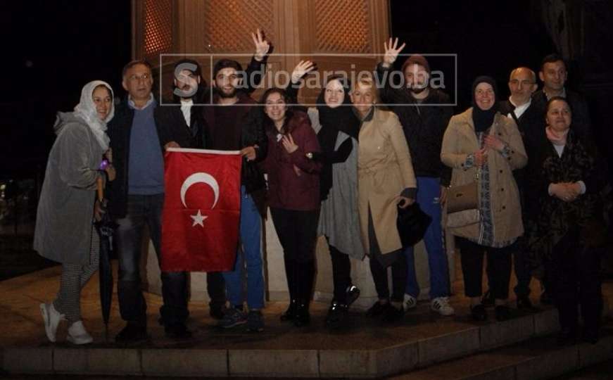 Slavlje na ulicama Sarajeva nakon pobjede Erdoganovih reformi