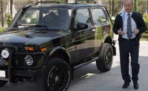 Objavljen imovinski karton: Šta vozi i koliko zarađuje Vladimir Putin