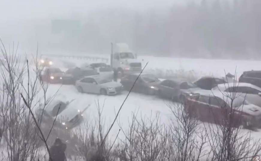 Snježna oluja: U lančanom sudaru 40 automobila povrijeđene 24 osobe