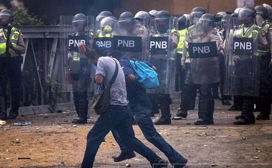 Najmanje 20 poginulih za tri sedmice protesta u Venecueli