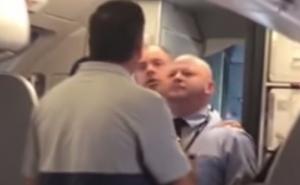 Otpušten uposlenik American Airlinesa koji je navodno gurnuo ženu sa djetetom