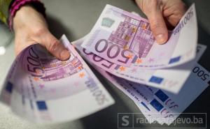 Veliki skok eura nakon izbora u Francuskoj