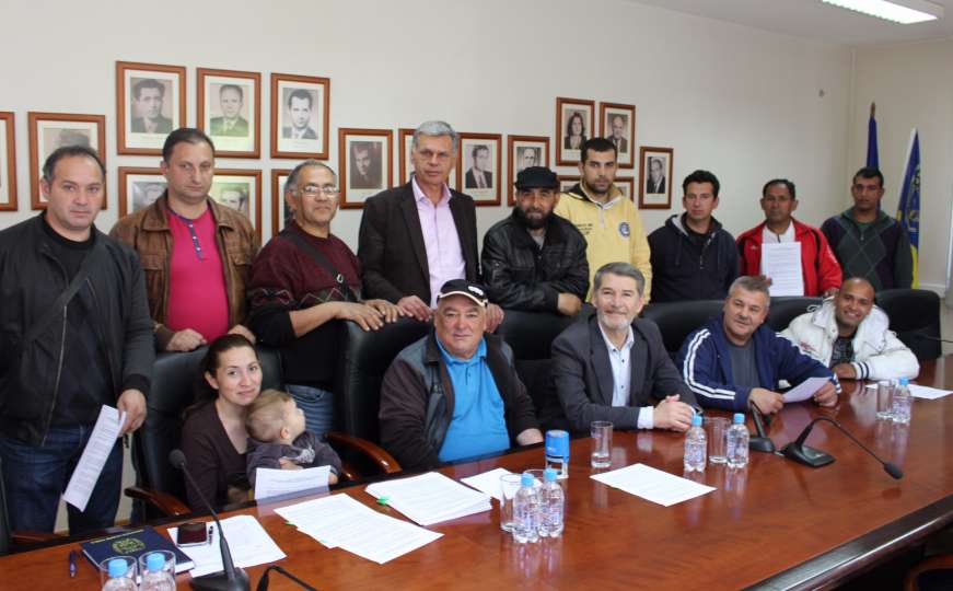 Potpisani ugovori kojima će se riješiti stambeni problem za 12 romskih porodica