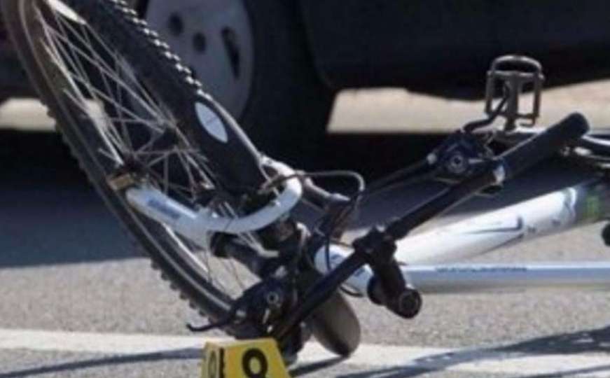 Biciklistkinja povrijeđena: Udarilo je vozilo na pješačkom prelazu