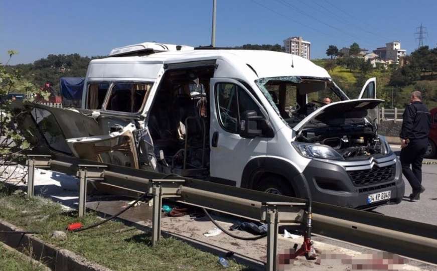 Sedam studenata povrijeđeno u eksploziji minibusa